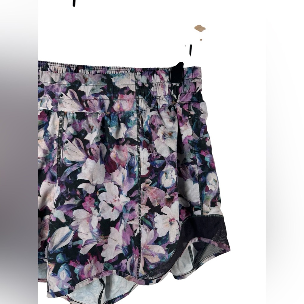 Lululemon Hotty Hot Shorts II 2.5 Utopia Deep Phantom Size 8 Floral Running - Picture 5 of 7
